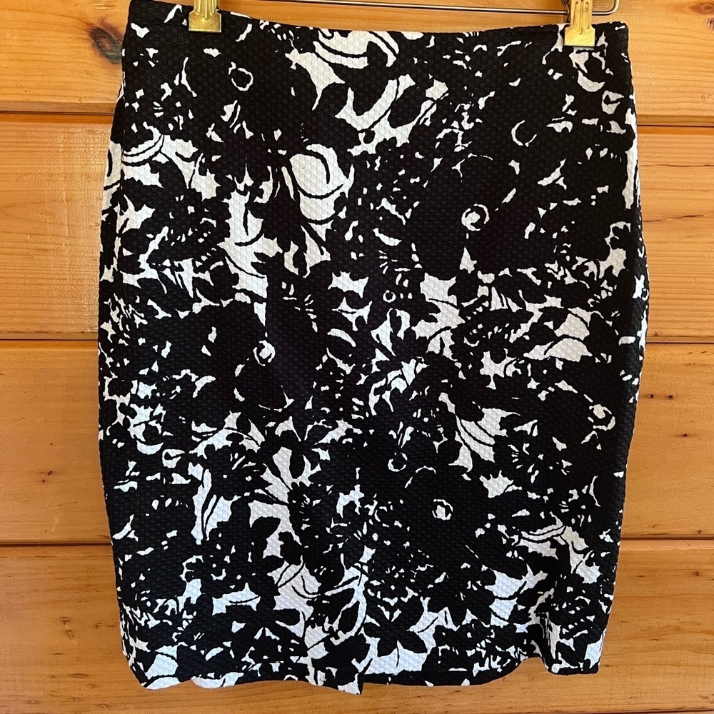 Talbots Black White Floral Print Textured Pencil Skirt Size 8 P Casual Office